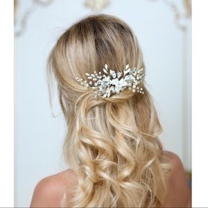 NWT Hair Accessory Ivory with Gold